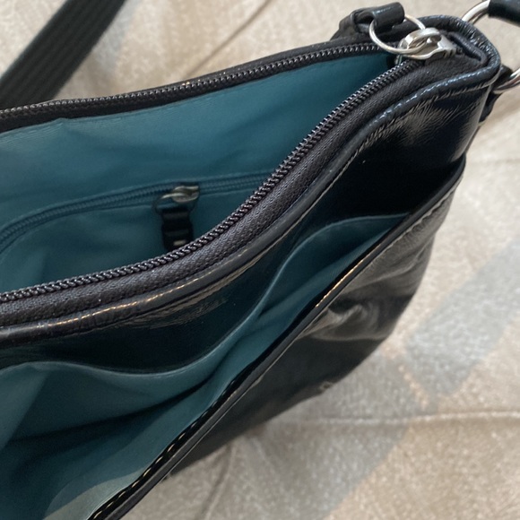 Coach patent leather/white stitch crossbody bag - Picture 7 of 9